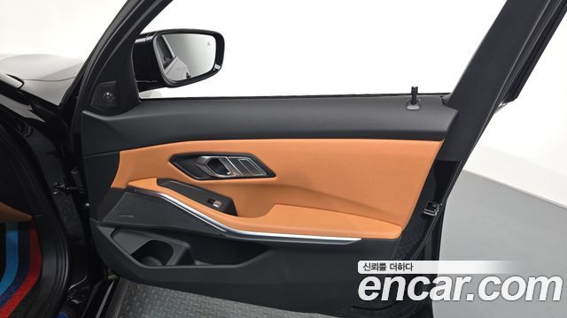 BMW 3-Series 2024 — photo 14
