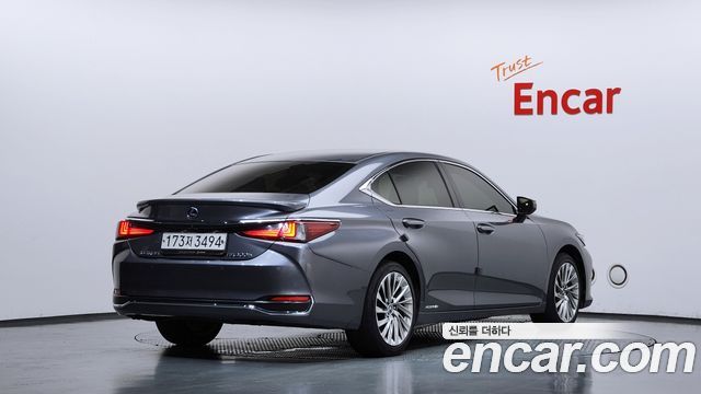 Lexus ES 2021 — photo 2