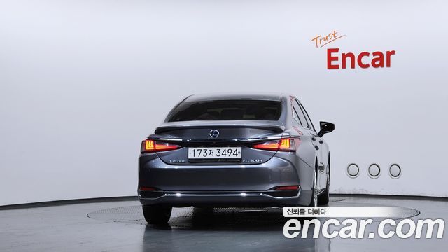 Lexus ES 2021 — photo 4