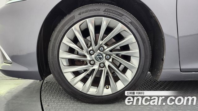 Lexus ES 2021 — photo 5