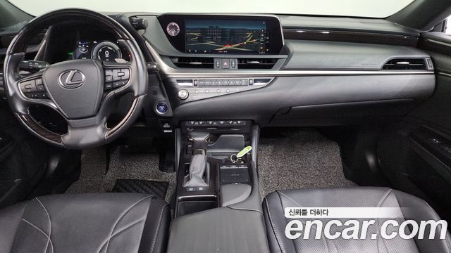 Lexus ES 2021 — photo 10