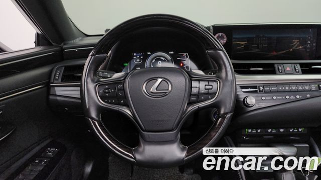 Lexus ES 2021 — photo 18