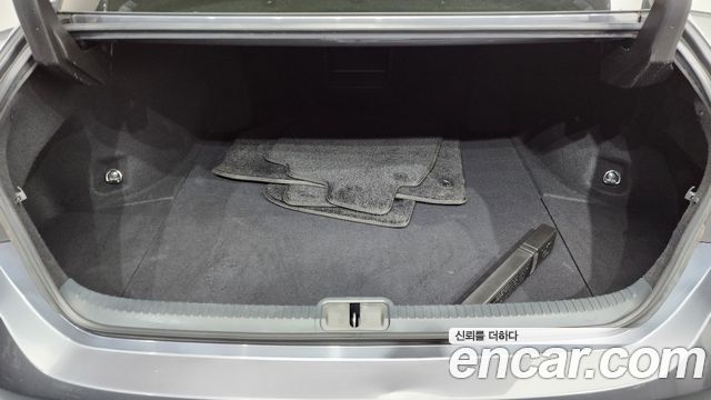 Lexus ES 2021 — photo 26