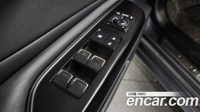 Lexus ES 2021 — photo 35