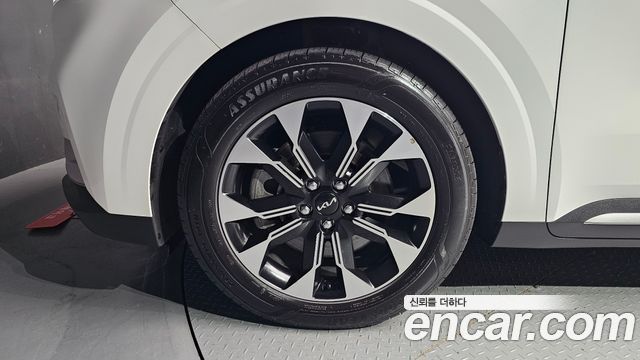 Kia Canival 2023 — photo 5