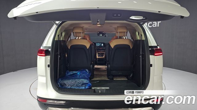 Kia Canival 2023 — photo 26