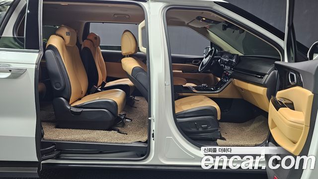 Kia Canival 2023 — photo 16