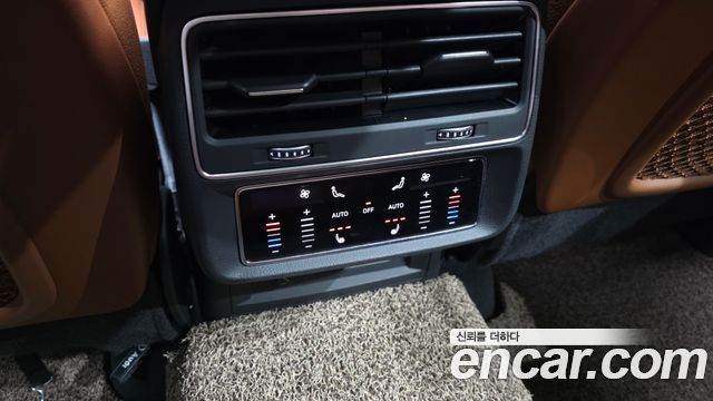 Audi Q8 2021 — photo 25