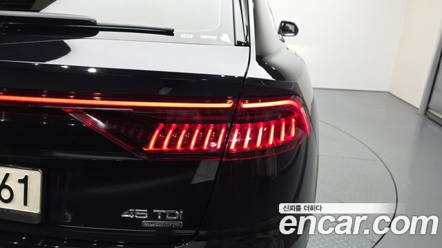 Audi Q8 2021 — photo 9
