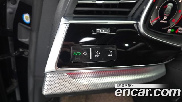 Audi Q8 2021 — photo 27