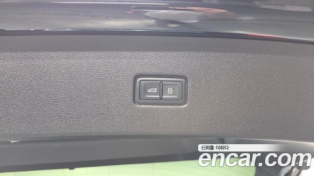 Audi Q8 2021 — photo 30