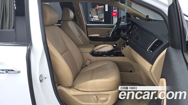 Kia Canival 2020 — photo 17