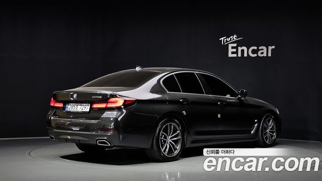 BMW 5-Series 2023 — photo 2