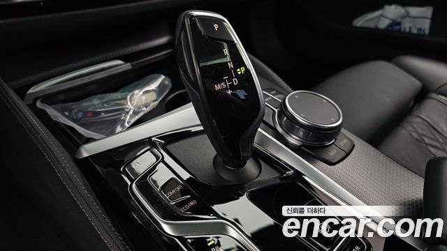 BMW 5-Series 2023 — photo 12