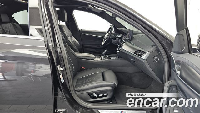 BMW 5-Series 2023 — photo 17