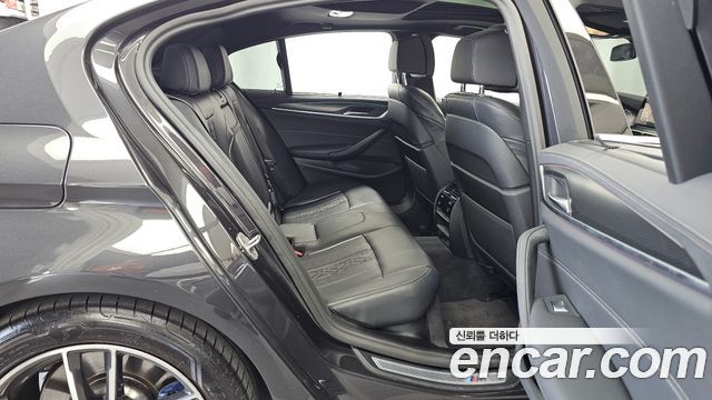 BMW 5-Series 2023 — photo 18