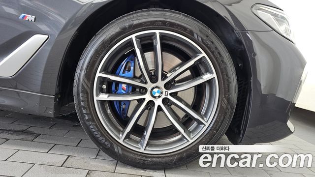 BMW 5-Series 2023 — photo 7