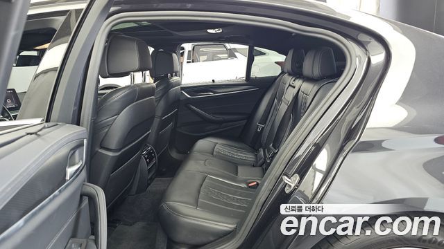 BMW 5-Series 2023 — photo 16