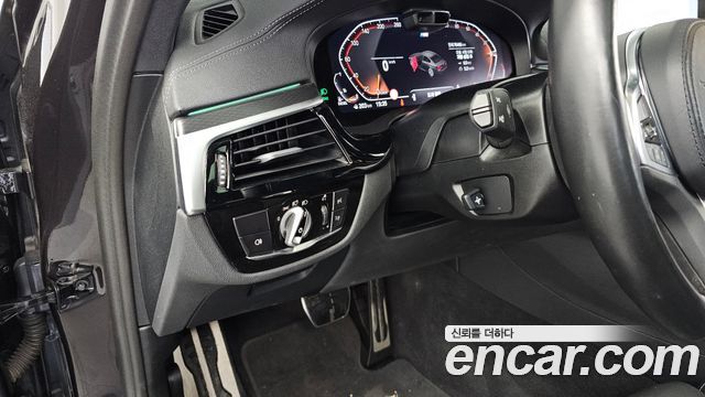 BMW 5-Series 2023 — photo 27