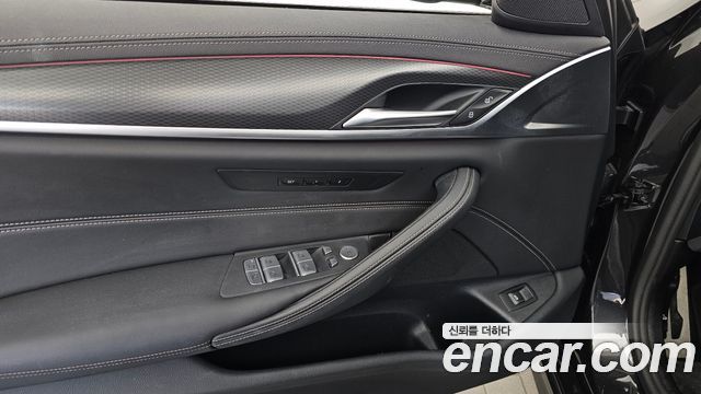 BMW 5-Series 2023 — photo 29