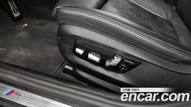 BMW 5-Series 2023 — photo 32