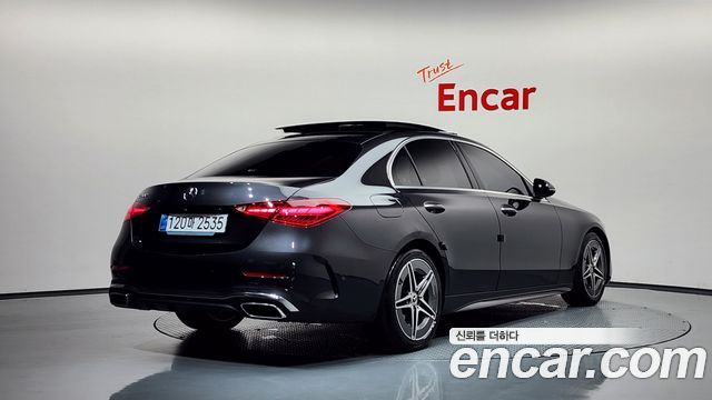 Mercedes-Benz C-Class 2025 — photo 2