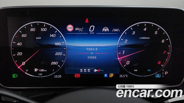 Mercedes-Benz C-Class 2025 — photo 11