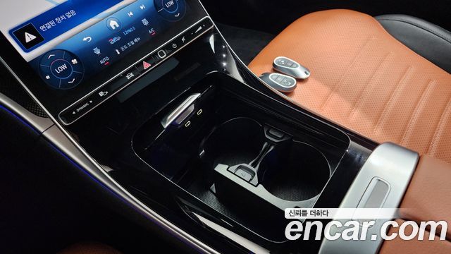 Mercedes-Benz C-Class 2025 — photo 12