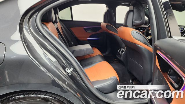 Mercedes-Benz C-Class 2025 — photo 17