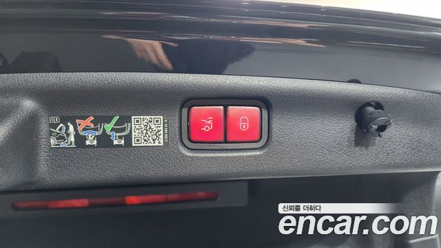Mercedes-Benz C-Class 2025 — photo 21