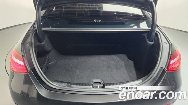 Mercedes-Benz C-Class 2025 — photo 22