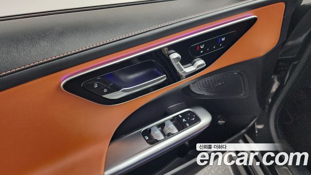 Mercedes-Benz C-Class 2025 — photo 24