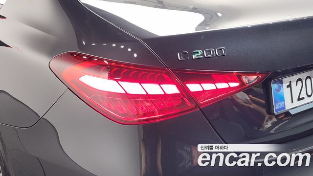 Mercedes-Benz C-Class 2025 — photo 9