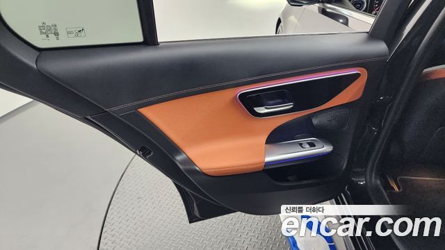 Mercedes-Benz C-Class 2025 — photo 15