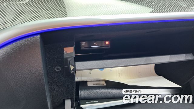 Mercedes-Benz C-Class 2025 — photo 29