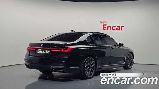BMW 7-Series 2021 — photo 2
