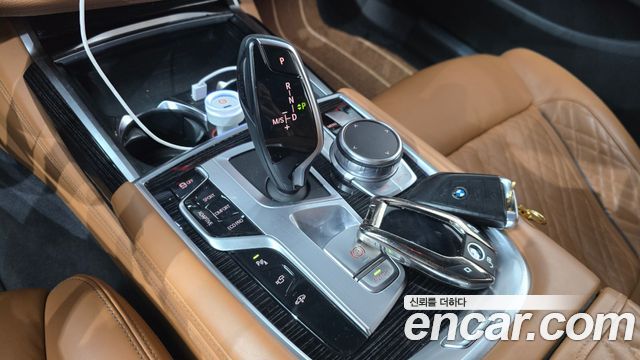 BMW 7-Series 2021 — photo 9