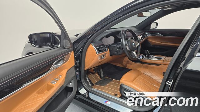 BMW 7-Series 2021 — photo 10