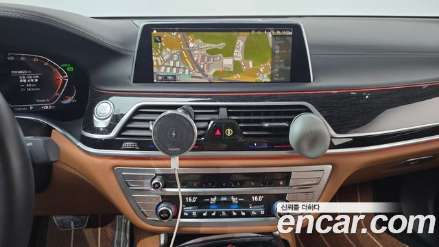 BMW 7-Series 2021 — photo 13