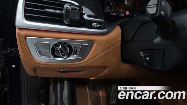 BMW 7-Series 2021 — photo 16