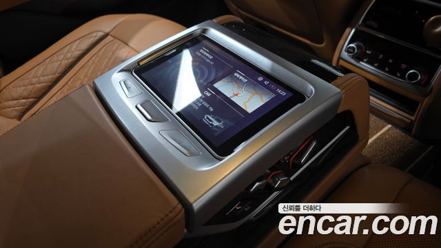 BMW 7-Series 2021 — photo 18