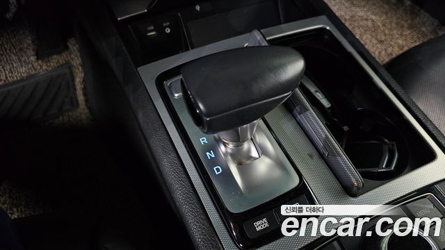 Genesis G80 2017 — photo 12