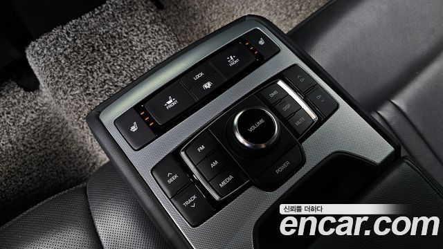 Genesis G80 2017 — photo 24