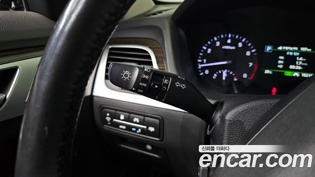 Genesis G80 2017 — photo 25