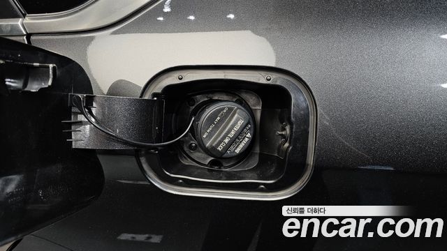 Genesis G80 2017 — photo 28