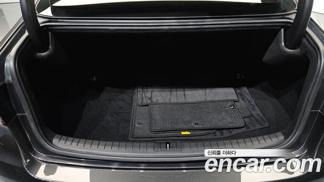 Genesis G80 2017 — photo 30
