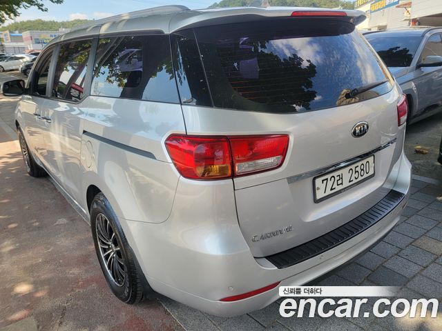 Kia Canival 2015 — photo 2