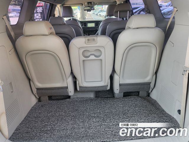 Kia Canival 2015 — photo 7