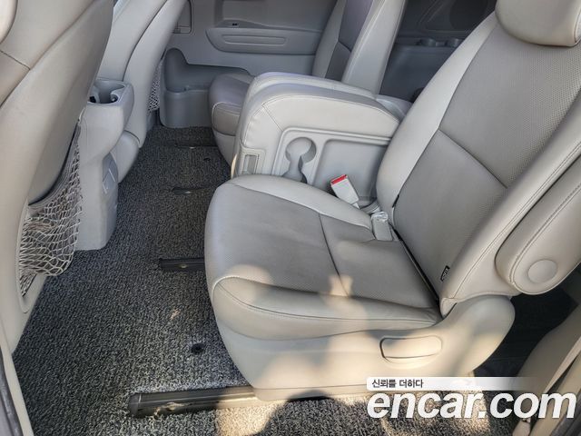 Kia Canival 2015 — photo 10