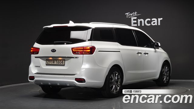 Kia Canival 2019 — photo 2